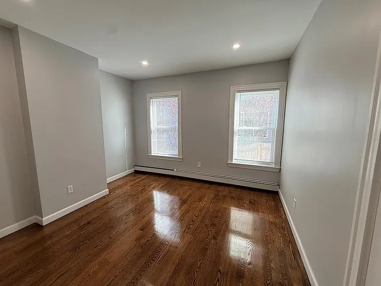 377 Windsor St #5 — Photo 6