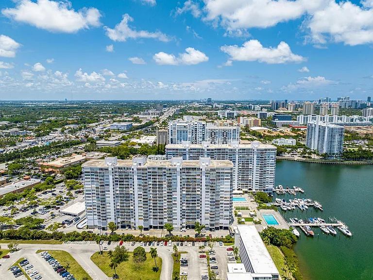 18071 Biscayne Blvd #603 — Photo 31