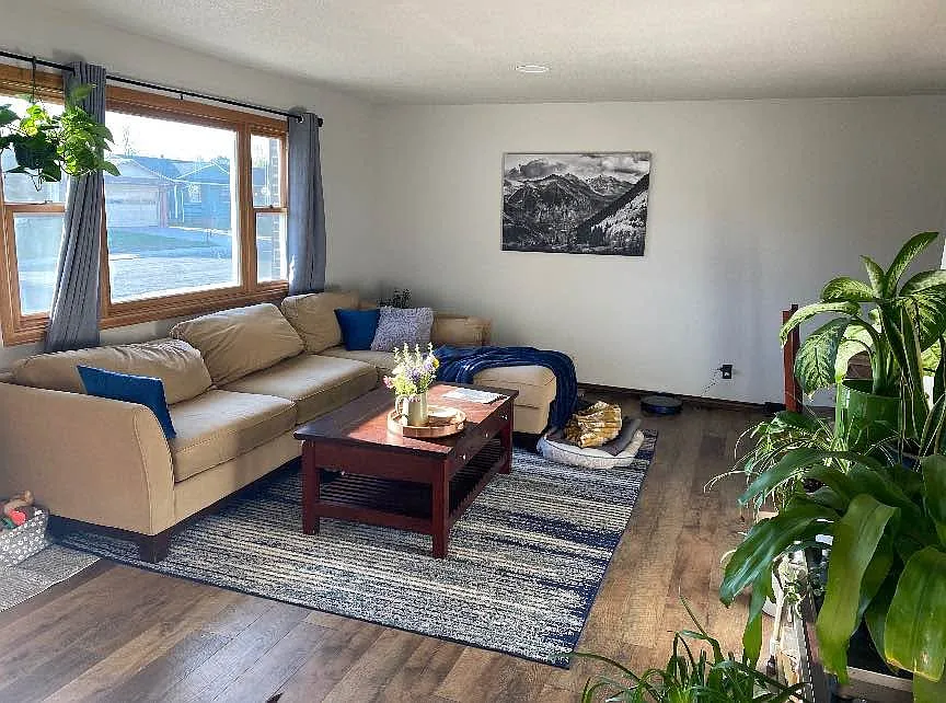 4 bed, 1886 sqft, $2,400 — Photo 2