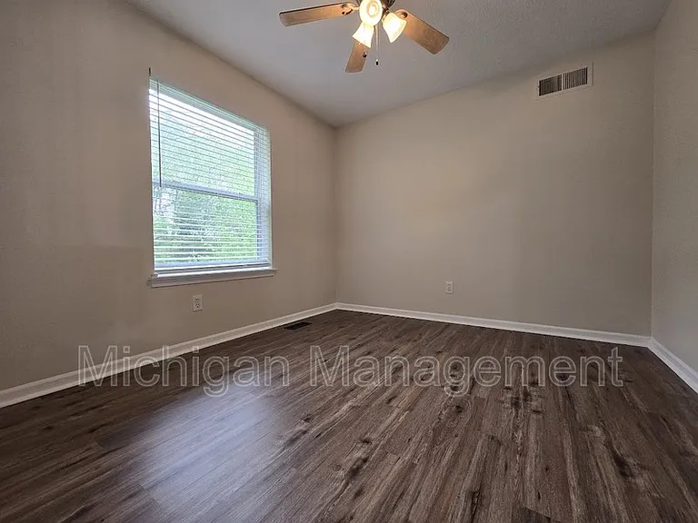 684 Glenlivet St — Photo 22