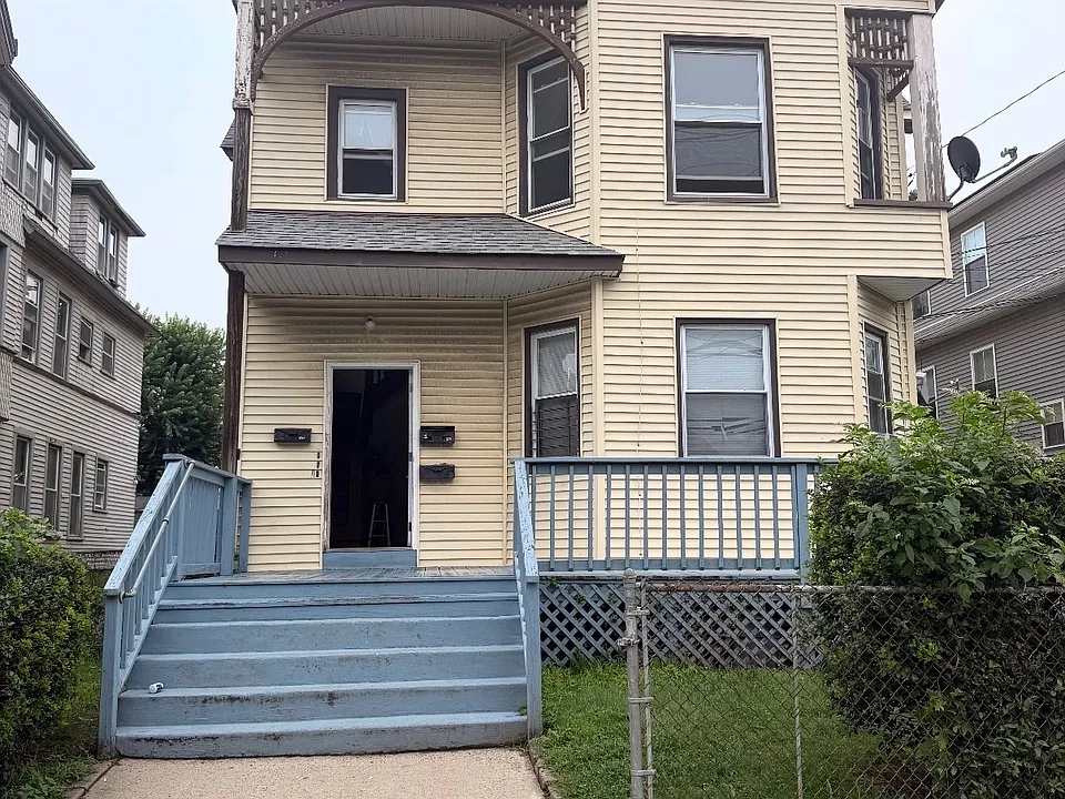 461 Howard Ave #2