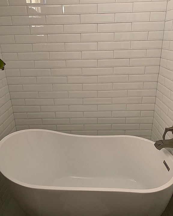 Soaking tub