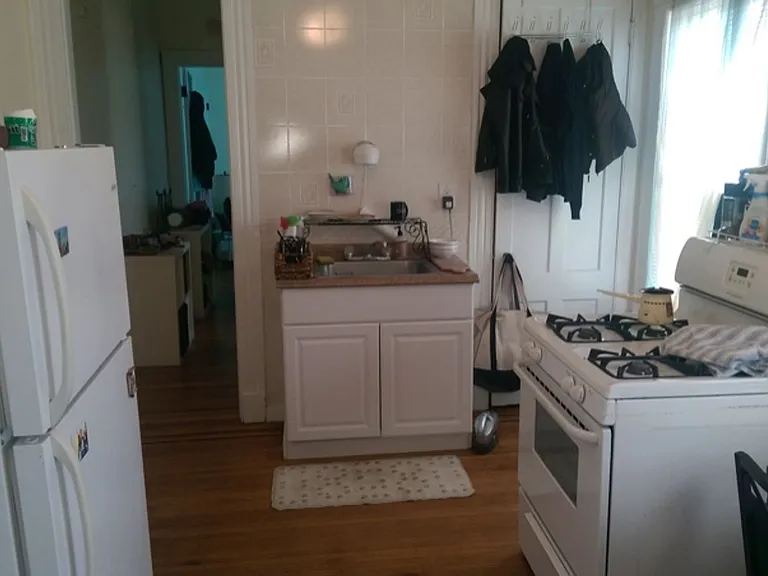 382-384 Crown St #4 — Photo 9