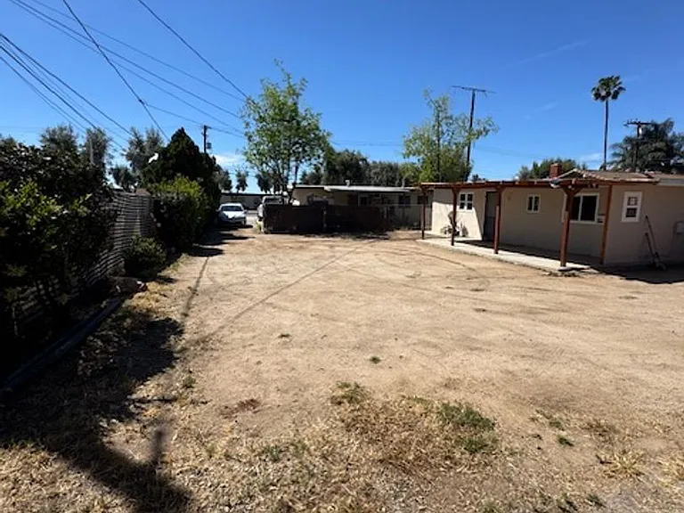 23892 Hemlock Ave — Photo 10