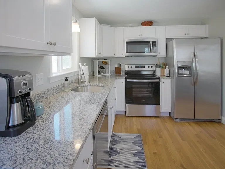 5 Dexter Ave — Photo 6