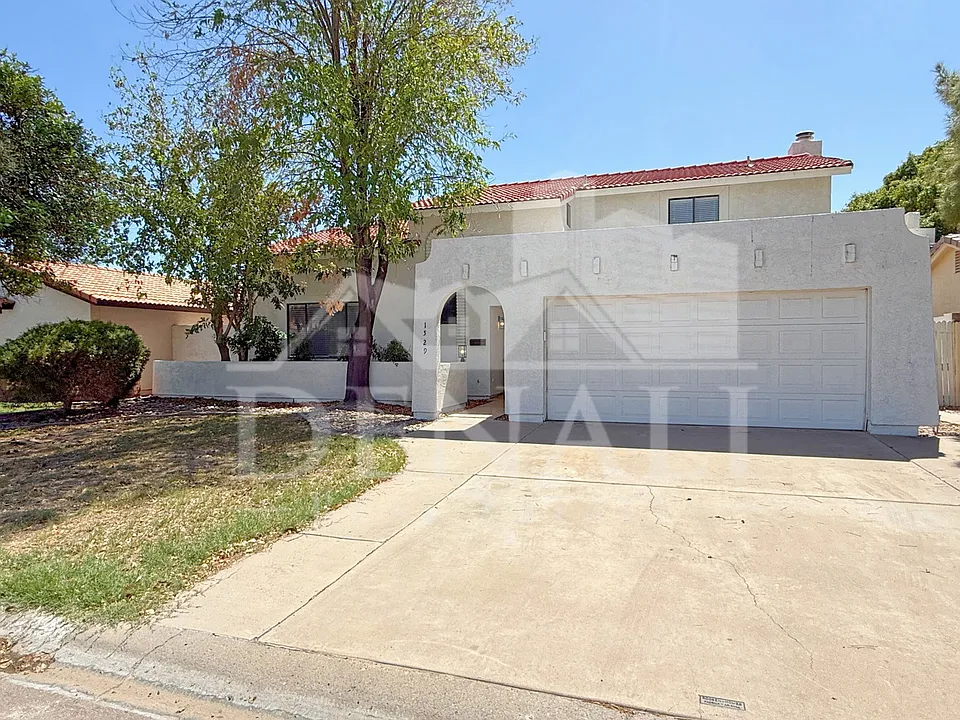 1529 E Edgewater Dr