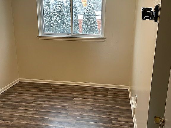 5th image of 36075 Vaughn Dr