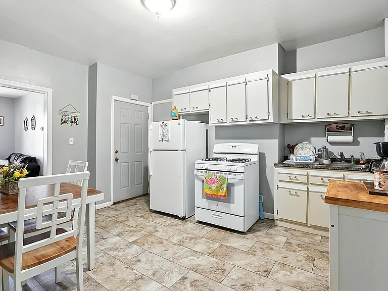 50 Oak St #2 — Photo 7