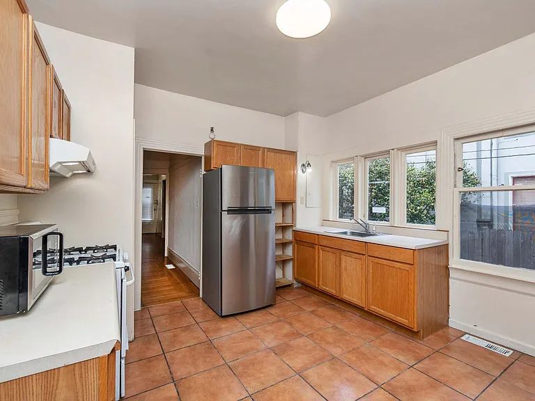 1913B Berkeley Way — Photo 13