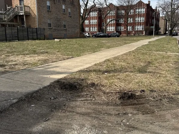 201 E 70th St, Chicago, IL 60637