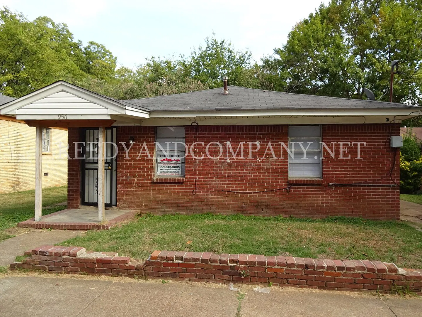 Welcome to 956 Emmie Street! — Photo 2