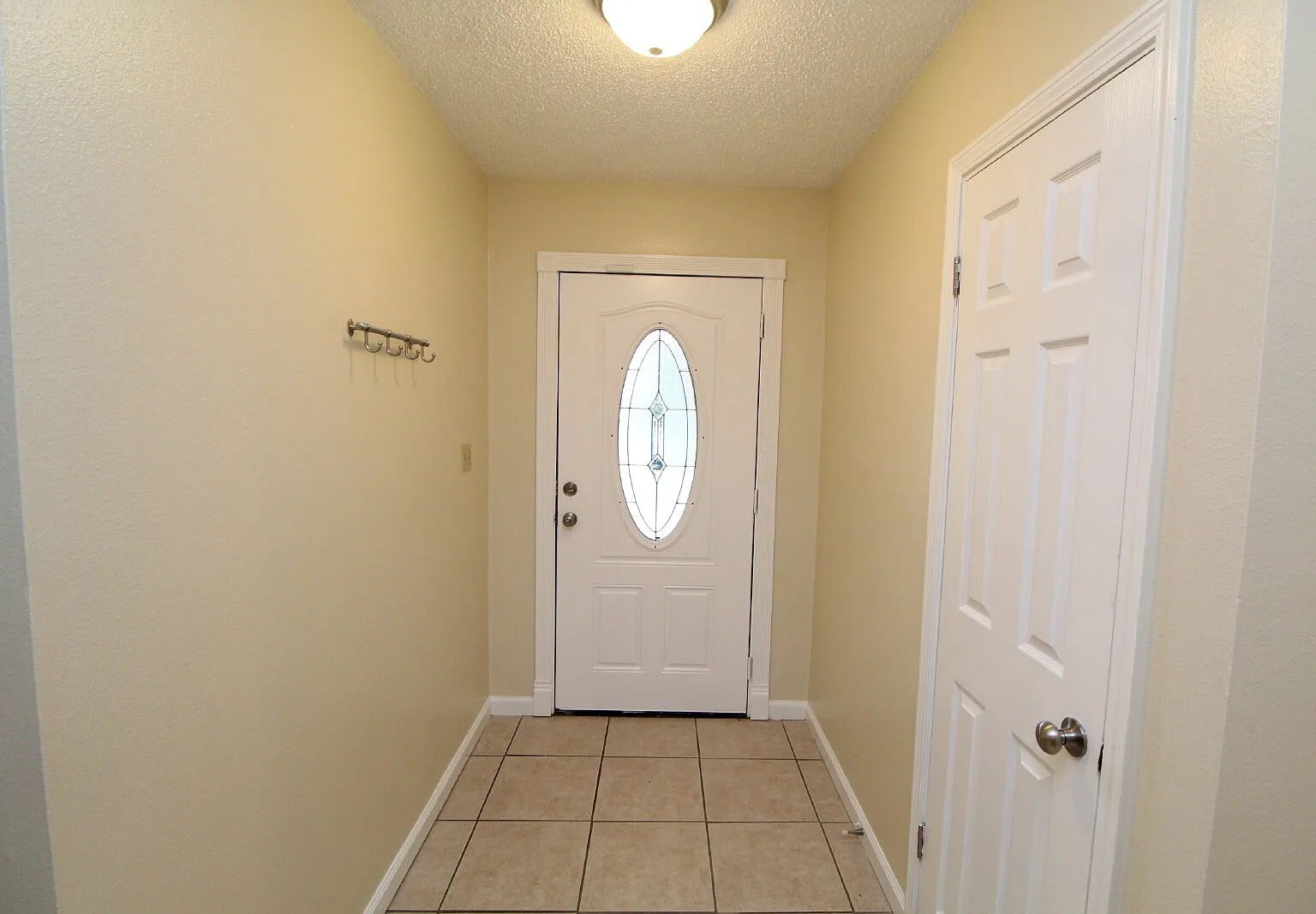 3 bed, 2.0 bath, 1570 sqft, $1,650 — Photo 3