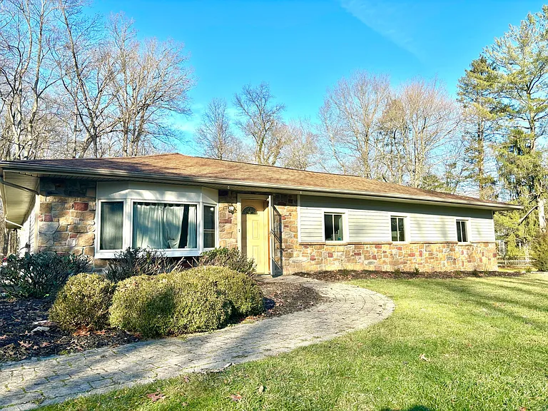 7 Wildwood Dr — Photo 3