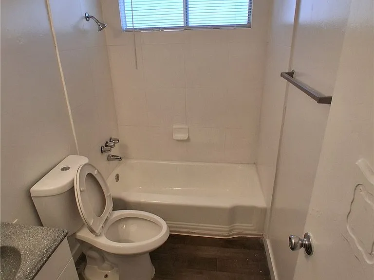 2100 Sunrise Ave #6 — Photo 12
