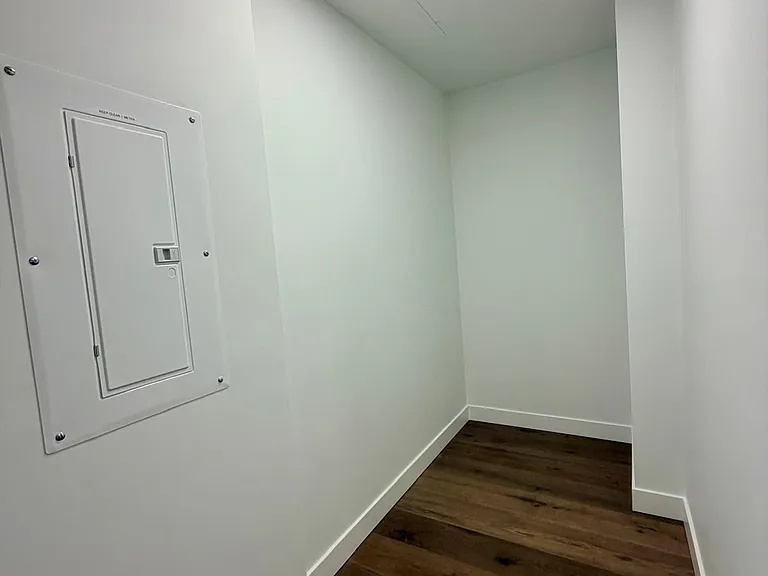 8120 Oak St — Photo 10