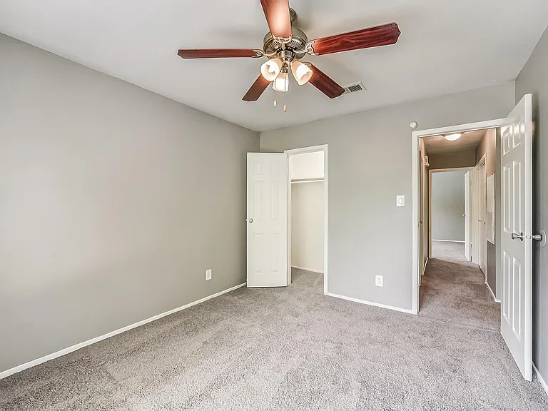 Spring Hill Village Apartments — Photo 15