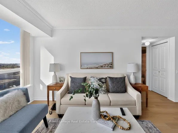 9015 Leslie St #1002, Richmond Hill, ON L4B 4J8