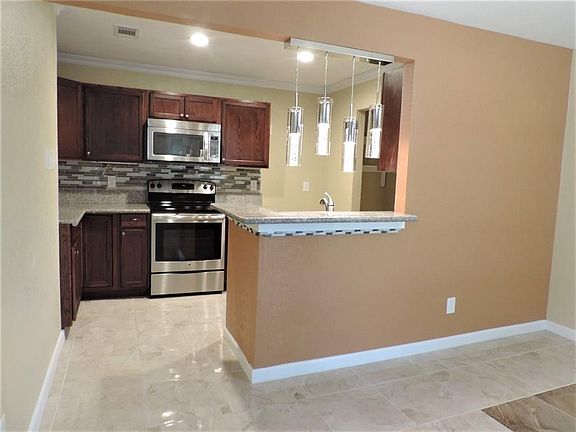 5th image of 1117 Hemlock Dr