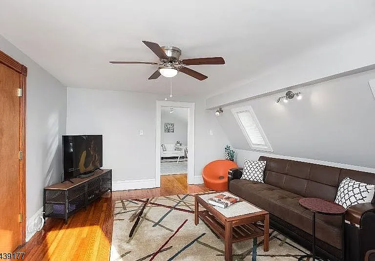 35 Hazelwood Rd — Photo 1