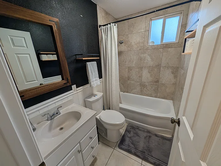 433 W H St — Photo 16