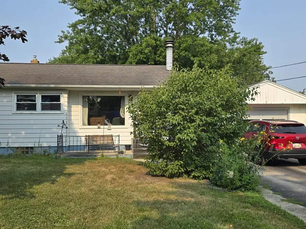 5432 Harvest Ct, Bay City, MI 48706