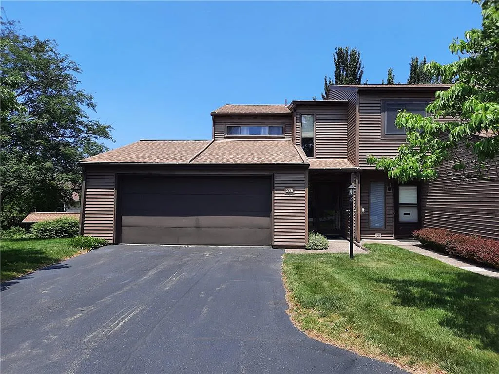 536 Montroyale Dr photo 1