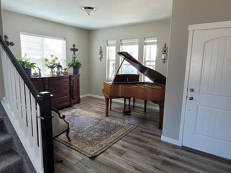 10135 Thrive Ln — Photo 3
