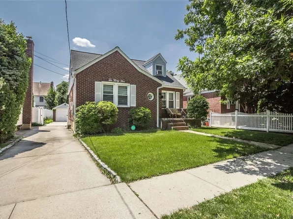 1035 Phoebe Street, Franklin Square, NY 11010