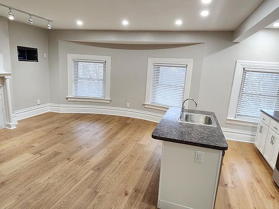 5th image of 240 S Graham St #10