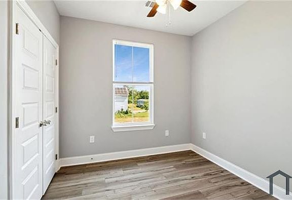 5th image of 2123 Jourdan Ave #2123