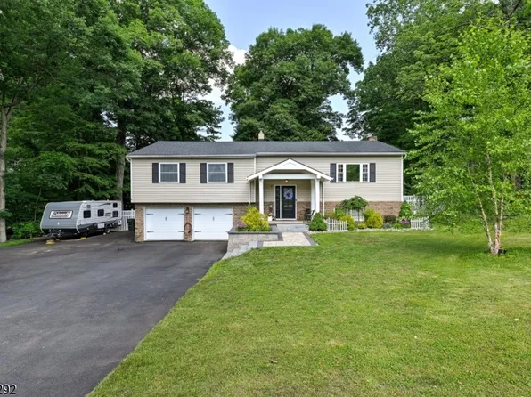 15 Camelot Dr, Mount Olive Twp., NJ 07828