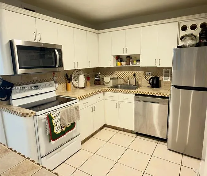 5555 Collins Ave #16W — Photo 5