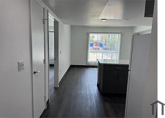 1 bed, 560 sqft, $2,206 — Photo 4