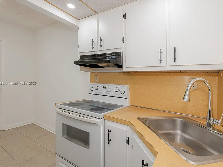 1975 NE 135th St #3B — Photo 11