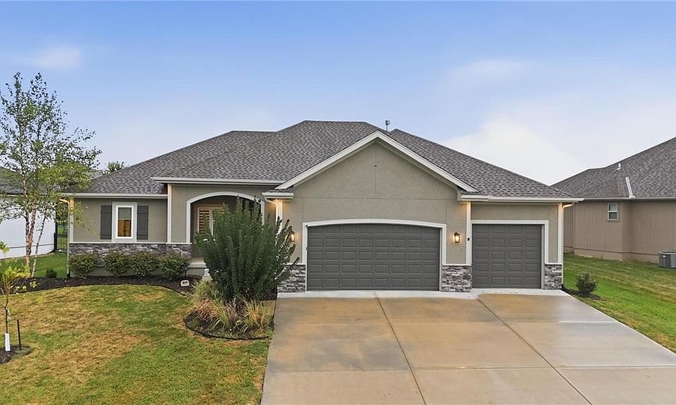 1st image of 1067 SW Conch Cir