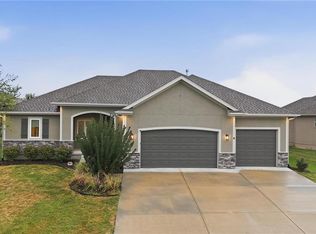 1067 SW Conch Cir, Lee's Summit, MO 64064