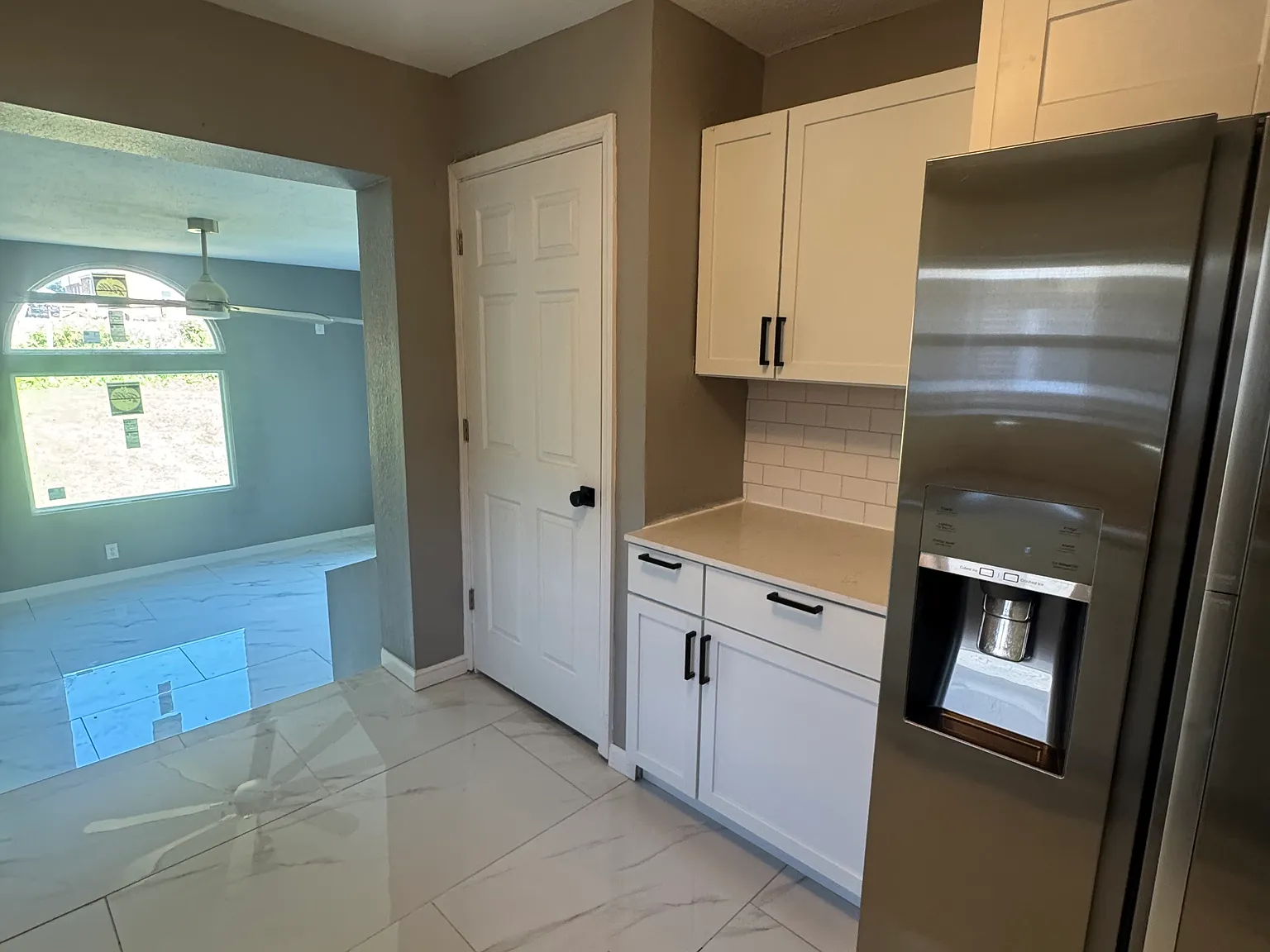 3 bed, 1127 sqft, $1,800 — Photo 2