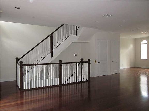 2nd image of 27 SE 10th Ave