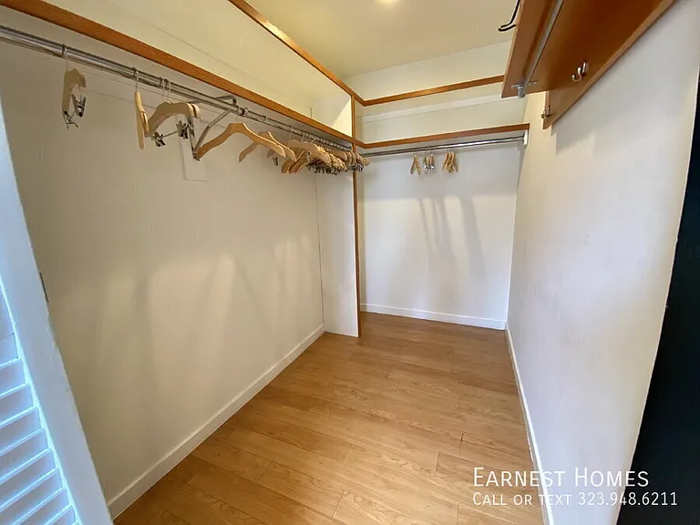 2577 S Bundy Dr — Photo 14