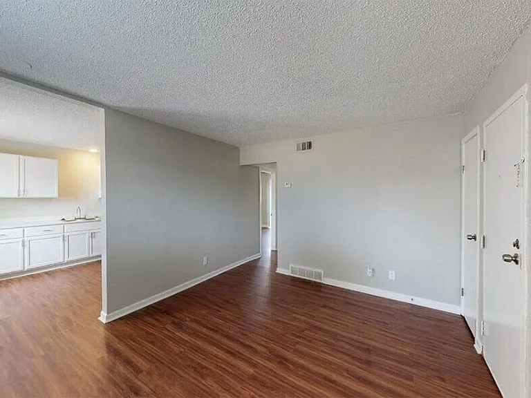Greenway Apartments — Photo 4
