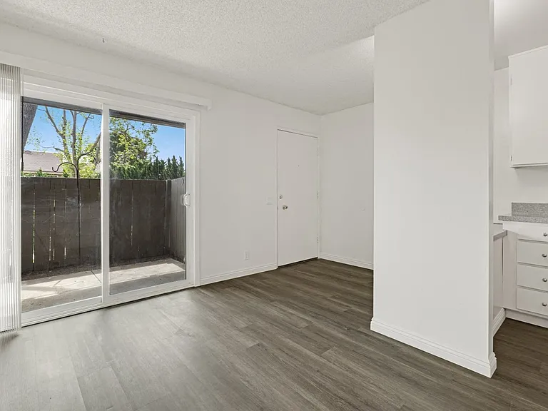 Park Place Apartments — Photo 18
