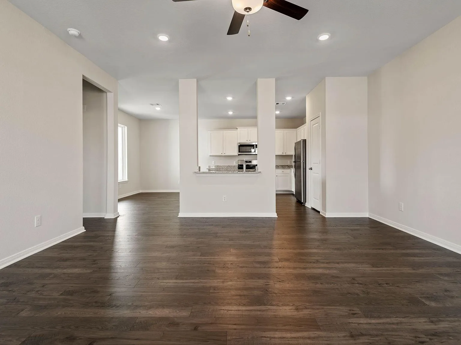4 bed, 2.5 bath, 2203 sqft, $2,180 — Photo 4