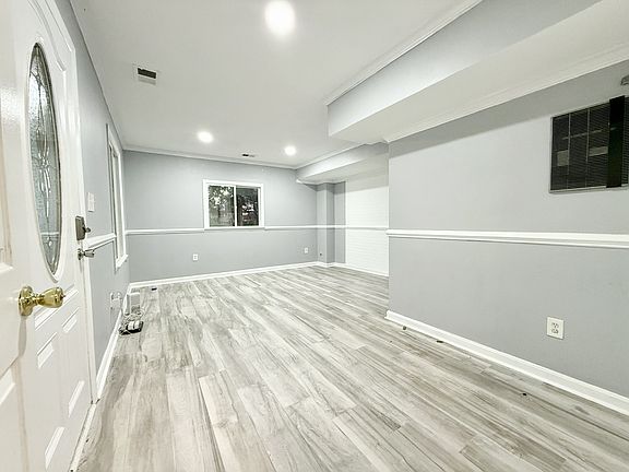 3rd image of 316 Valley View Ave SW #1