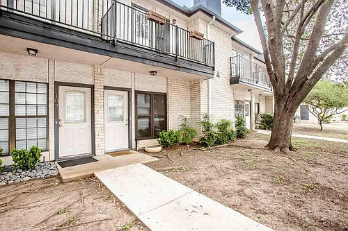 1307 Kinney Ave #108 Photo 1