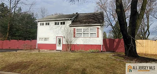 40 Beverly Ave Photo 1