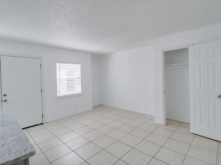 Hamilton House Apartments — Photo 3