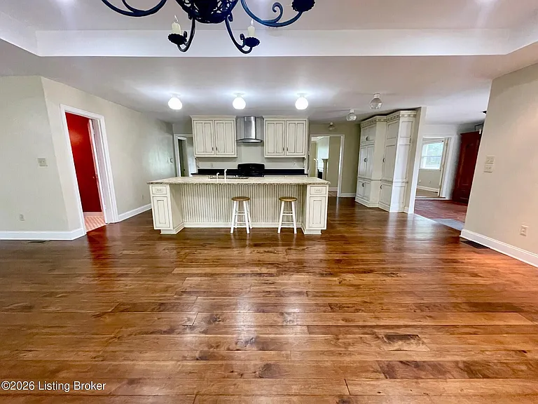 106 Spruce Ln — Photo 2