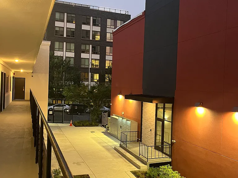 Maverick Apartments — Photo 12