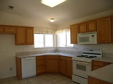7300 Pebble Stone Pl NE — Photo 2