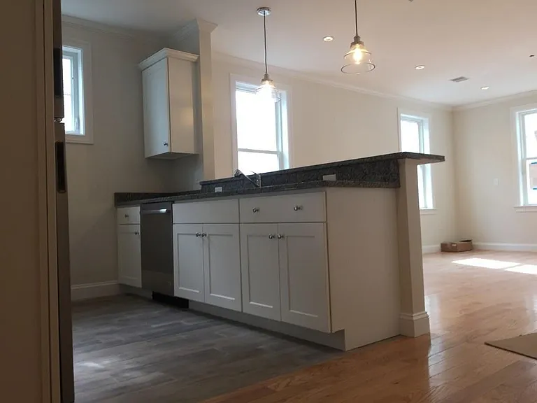 261 Lexington St #3 — Photo 9
